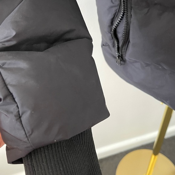 ✅SALE ✅Bauhaus Puffer Jacket with hood - Picture 9 of 9